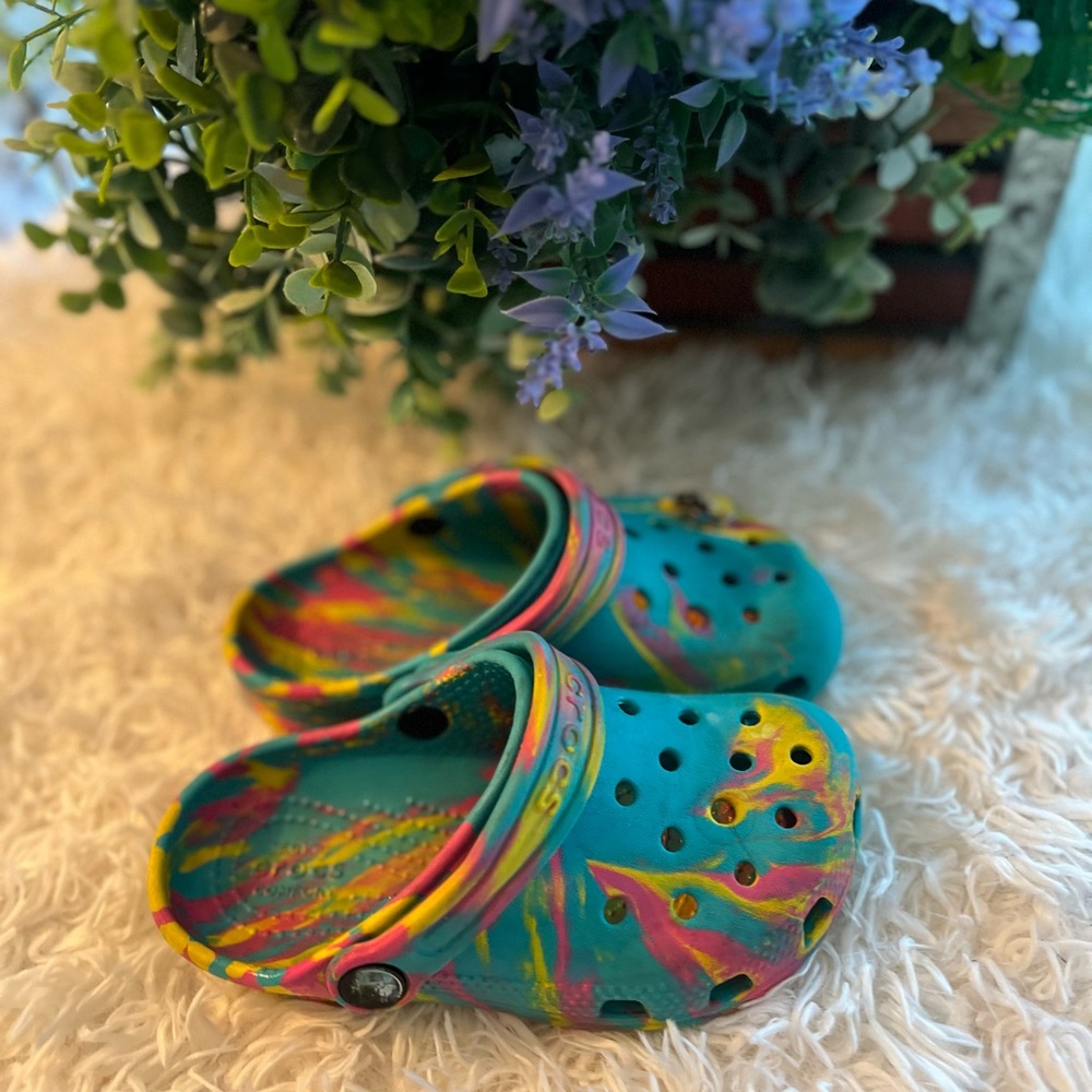 Crocs Kids Colorful Clogs in GUC size 10 - Picture 9 of 9